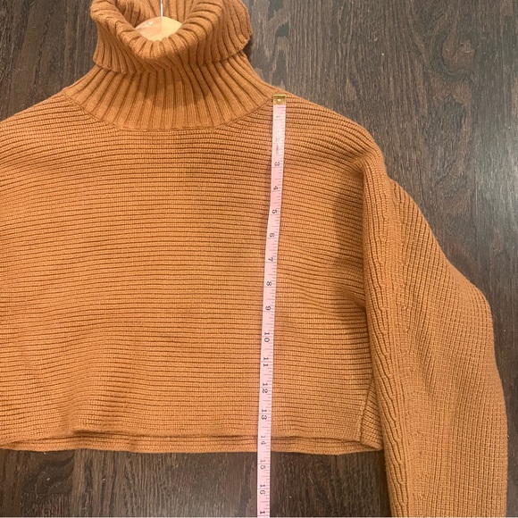 House of Harlow 1960 Camel Cropped Ribbed Sweater - Picture 3 of 9